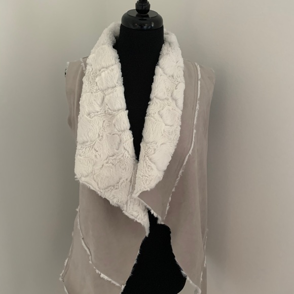 Altar'd State Jackets & Blazers - Altar'd State Gray Fur Vest